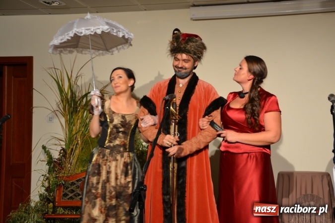 Zdjęcie w galerii na portalu naszraciborz.pl: Falbanka i szabelka - premiera spektaklu w nowej obsadzie na Zamku Piastowskim za nami  wiadomości z regionu