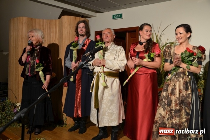 Zdjęcie w galerii na portalu naszraciborz.pl: Falbanka i szabelka - premiera spektaklu w nowej obsadzie na Zamku Piastowskim za nami  wiadomości z regionu