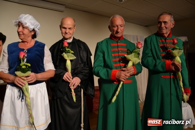 Zdjęcie w galerii na portalu naszraciborz.pl: Falbanka i szabelka - premiera spektaklu w nowej obsadzie na Zamku Piastowskim za nami  wiadomości z regionu