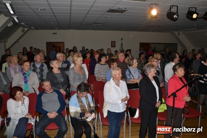 Zdjęcie w galerii na portalu naszraciborz.pl: Falbanka i szabelka - premiera spektaklu w nowej obsadzie na Zamku Piastowskim za nami  wiadomości z regionu