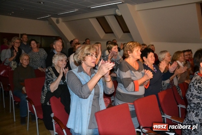 Zdjęcie w galerii na portalu naszraciborz.pl: Falbanka i szabelka - premiera spektaklu w nowej obsadzie na Zamku Piastowskim za nami  wiadomości z regionu