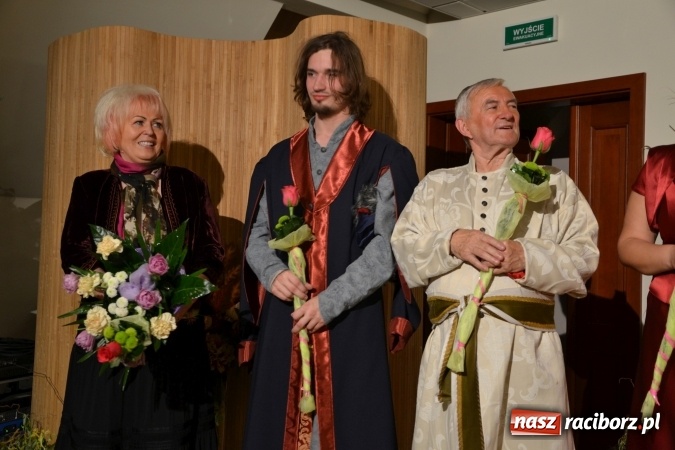 Zdjęcie w galerii na portalu naszraciborz.pl: Falbanka i szabelka - premiera spektaklu w nowej obsadzie na Zamku Piastowskim za nami  wiadomości z regionu