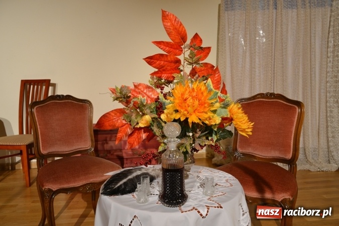 Zdjęcie w galerii na portalu naszraciborz.pl: Falbanka i szabelka - premiera spektaklu w nowej obsadzie na Zamku Piastowskim za nami  wiadomości z regionu