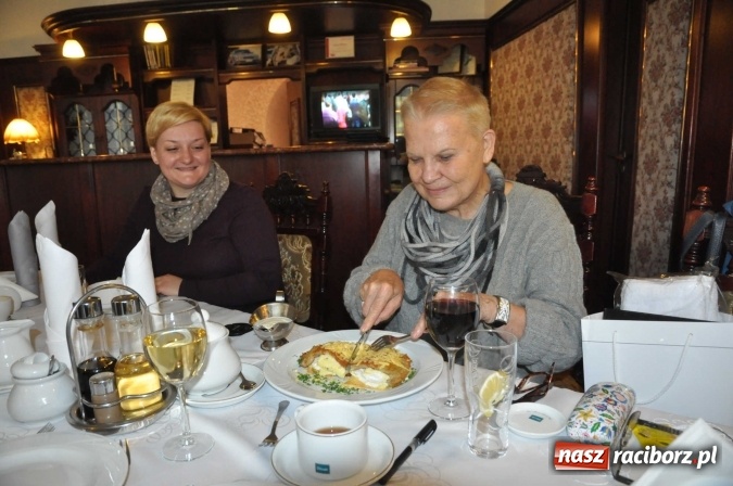 Zdjęcie w galerii na portalu naszraciborz.pl: Elżbieta Dzikowska na tropie najciekawszych miejsc ziemi raciborskiej wiadomości z regionu