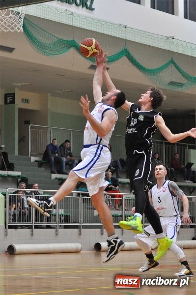 Zdjęcie w galerii na portalu naszraciborz.pl: Akademicy z Katowic lepsi od Ofensywy wiadomości z regionu