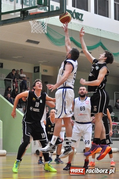 Zdjęcie w galerii na portalu naszraciborz.pl: Akademicy z Katowic lepsi od Ofensywy wiadomości z regionu