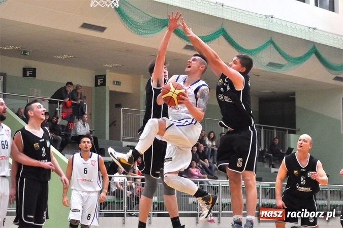 Zdjęcie w galerii na portalu naszraciborz.pl: Akademicy z Katowic lepsi od Ofensywy wiadomości z regionu