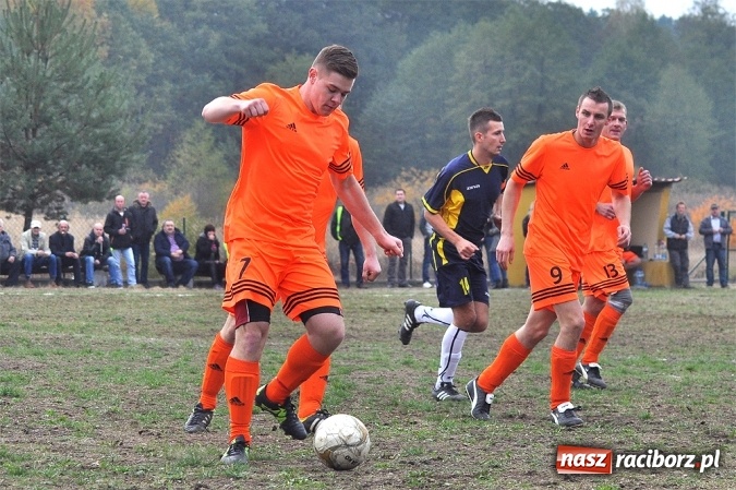 Zdjęcie w galerii na portalu naszraciborz.pl: Gol rezerwowego w przedostatniej minucie dał punkt Lyskom wiadomości z regionu