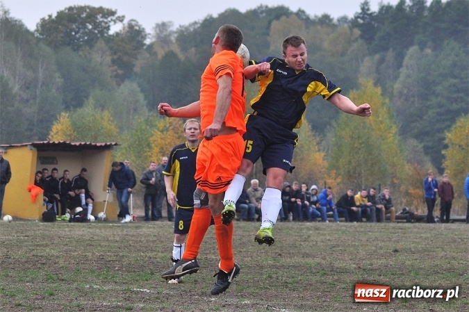 Zdjęcie w galerii na portalu naszraciborz.pl: Gol rezerwowego w przedostatniej minucie dał punkt Lyskom wiadomości z regionu