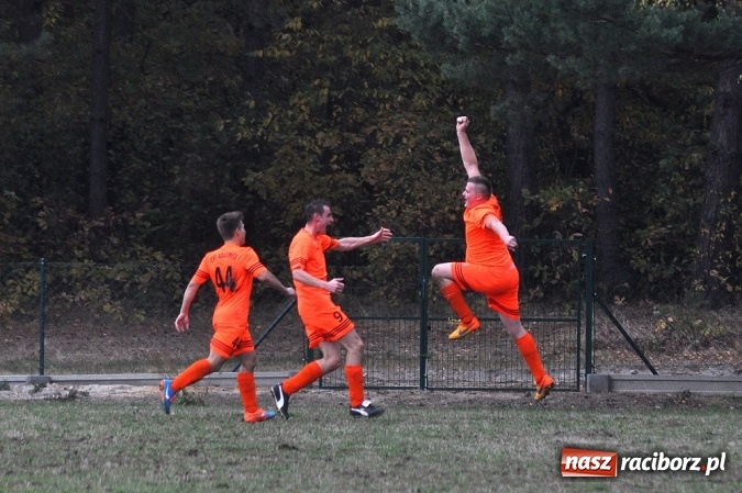 Zdjęcie w galerii na portalu naszraciborz.pl: Gol rezerwowego w przedostatniej minucie dał punkt Lyskom wiadomości z regionu