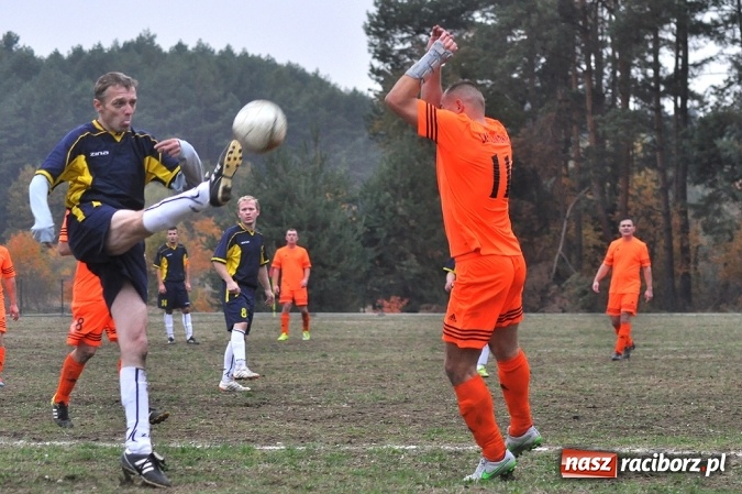Zdjęcie w galerii na portalu naszraciborz.pl: Gol rezerwowego w przedostatniej minucie dał punkt Lyskom wiadomości z regionu