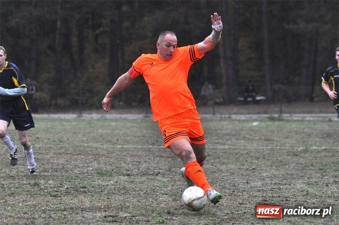 Zdjęcie w galerii na portalu naszraciborz.pl: Gol rezerwowego w przedostatniej minucie dał punkt Lyskom wiadomości z regionu