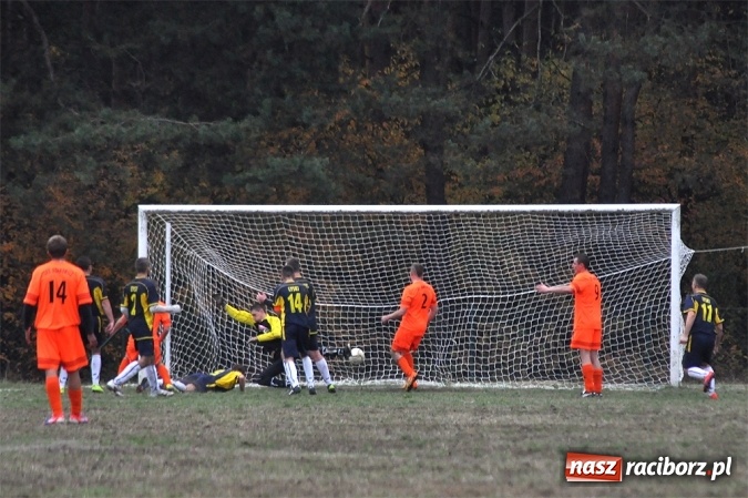 Zdjęcie w galerii na portalu naszraciborz.pl: Gol rezerwowego w przedostatniej minucie dał punkt Lyskom wiadomości z regionu