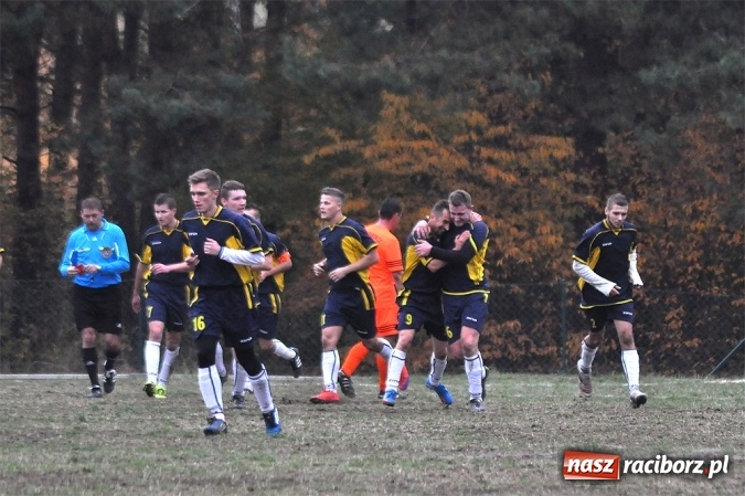 Zdjęcie w galerii na portalu naszraciborz.pl: Gol rezerwowego w przedostatniej minucie dał punkt Lyskom wiadomości z regionu