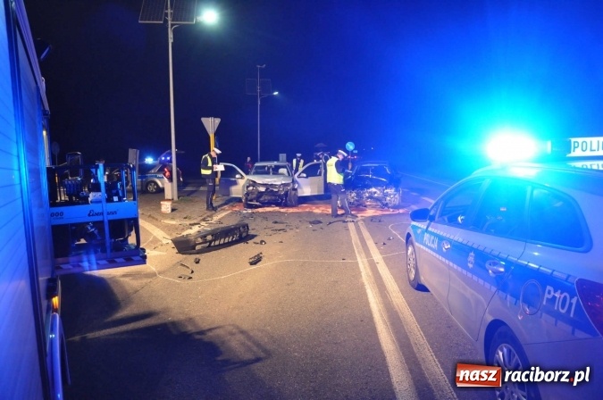 Zdjęcie w galerii na portalu naszraciborz.pl: Dwa volkswageny zderzyły się przy moście na Uldze wiadomości z regionu