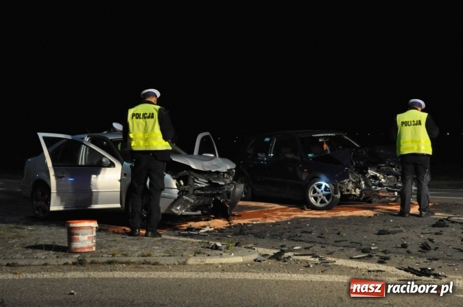 Zdjęcie w galerii na portalu naszraciborz.pl: Dwa volkswageny zderzyły się przy moście na Uldze wiadomości z regionu