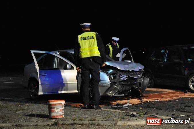 Zdjęcie w galerii na portalu naszraciborz.pl: Dwa volkswageny zderzyły się przy moście na Uldze wiadomości z regionu
