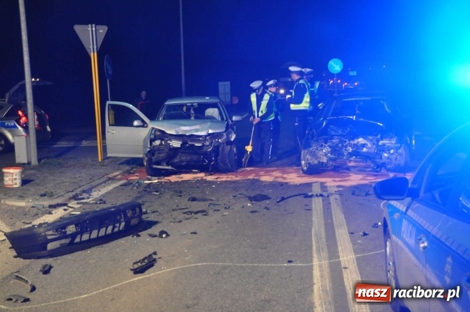 Zdjęcie w galerii na portalu naszraciborz.pl: Dwa volkswageny zderzyły się przy moście na Uldze wiadomości z regionu