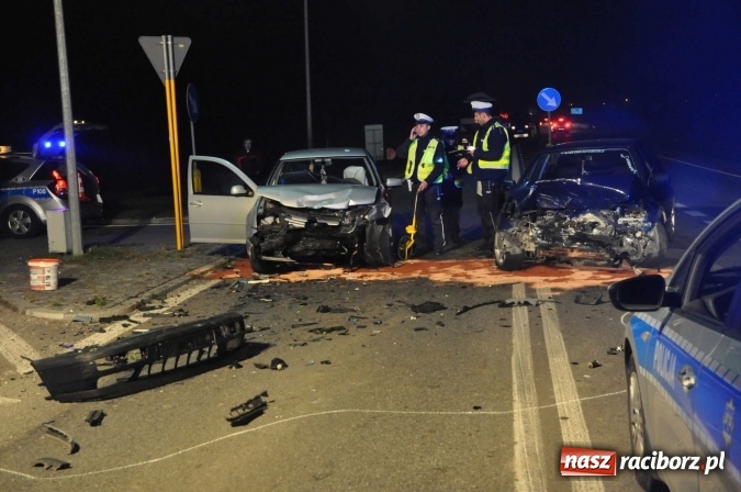 Zdjęcie w galerii na portalu naszraciborz.pl: Dwa volkswageny zderzyły się przy moście na Uldze wiadomości z regionu