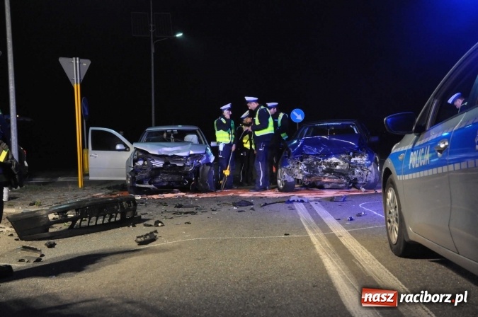 Zdjęcie w galerii na portalu naszraciborz.pl: Dwa volkswageny zderzyły się przy moście na Uldze wiadomości z regionu