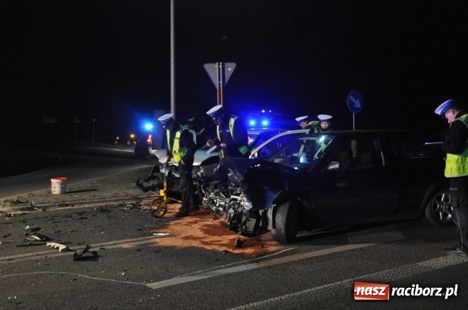 Zdjęcie w galerii na portalu naszraciborz.pl: Dwa volkswageny zderzyły się przy moście na Uldze wiadomości z regionu