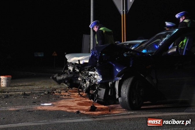 Zdjęcie w galerii na portalu naszraciborz.pl: Dwa volkswageny zderzyły się przy moście na Uldze wiadomości z regionu