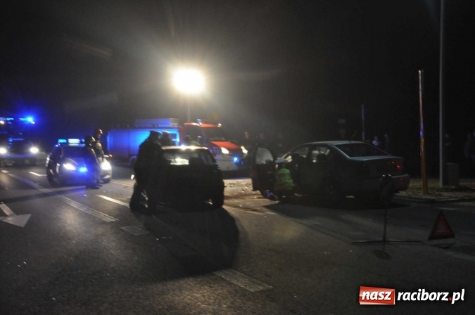 Zdjęcie w galerii na portalu naszraciborz.pl: Dwa volkswageny zderzyły się przy moście na Uldze wiadomości z regionu