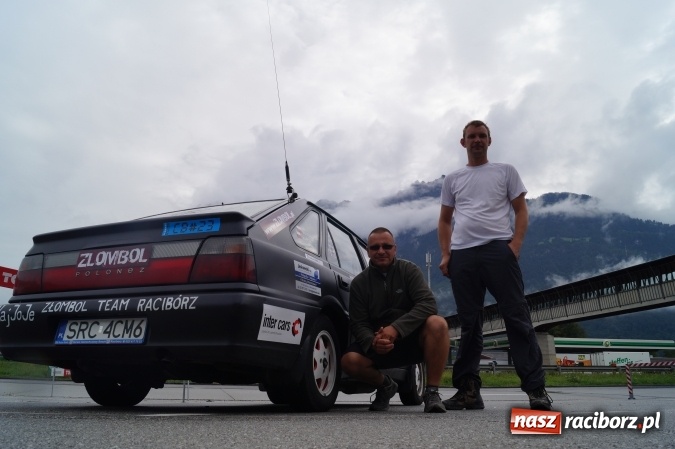 Zdjęcie w galerii na portalu naszraciborz.pl: Dwóch raciborzan zebrało prawie 3 tysiące zł na zakup rzeczy dla domów dziecka. Dodatkowo przeżyli niesamowitą przygodę, którą zapamiętaj&# wiadomości z regionu