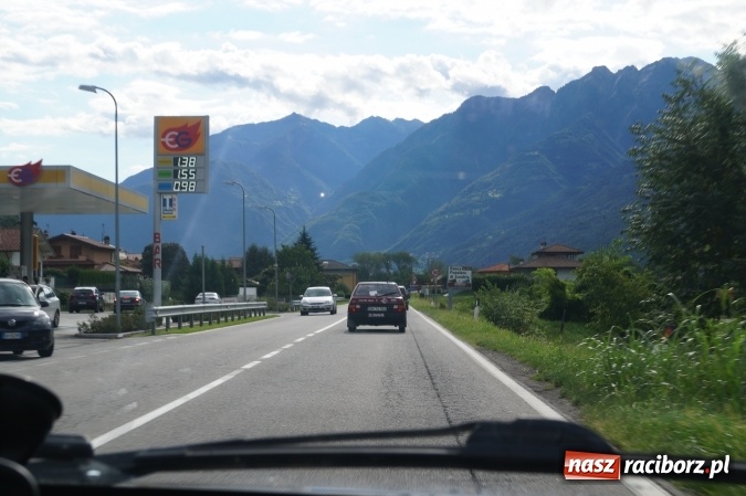 Zdjęcie w galerii na portalu naszraciborz.pl: Dwóch raciborzan zebrało prawie 3 tysiące zł na zakup rzeczy dla domów dziecka. Dodatkowo przeżyli niesamowitą przygodę, którą zapamiętaj&# wiadomości z regionu