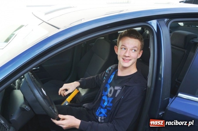 Zdjęcie w galerii na portalu naszraciborz.pl: Uczniowie ZSO w Tworkowie z wizytą u raciborskich stróżów prawa  wiadomości z regionu