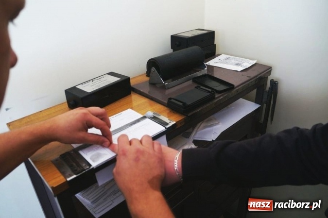 Zdjęcie w galerii na portalu naszraciborz.pl: Uczniowie ZSO w Tworkowie z wizytą u raciborskich stróżów prawa  wiadomości z regionu