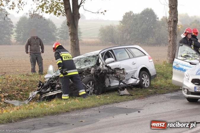 Zdjęcie w galerii na portalu naszraciborz.pl: Groźne zderzenie dwóch samochodów w Rzuchowie wiadomości z regionu