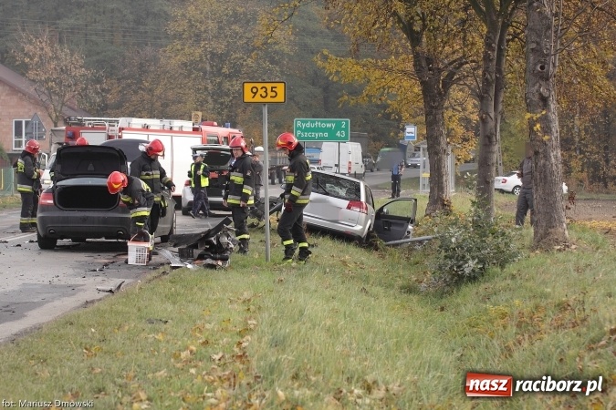 Zdjęcie w galerii na portalu naszraciborz.pl: Groźne zderzenie dwóch samochodów w Rzuchowie wiadomości z regionu
