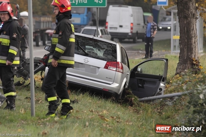 Zdjęcie w galerii na portalu naszraciborz.pl: Groźne zderzenie dwóch samochodów w Rzuchowie wiadomości z regionu