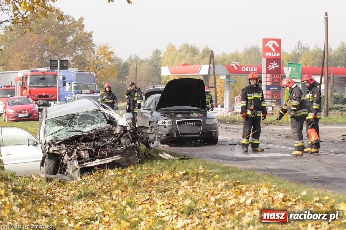 Zdjęcie w galerii na portalu naszraciborz.pl: Groźne zderzenie dwóch samochodów w Rzuchowie wiadomości z regionu