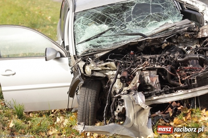 Zdjęcie w galerii na portalu naszraciborz.pl: Groźne zderzenie dwóch samochodów w Rzuchowie wiadomości z regionu