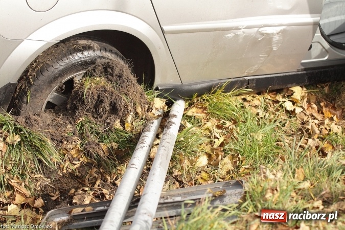Zdjęcie w galerii na portalu naszraciborz.pl: Groźne zderzenie dwóch samochodów w Rzuchowie wiadomości z regionu