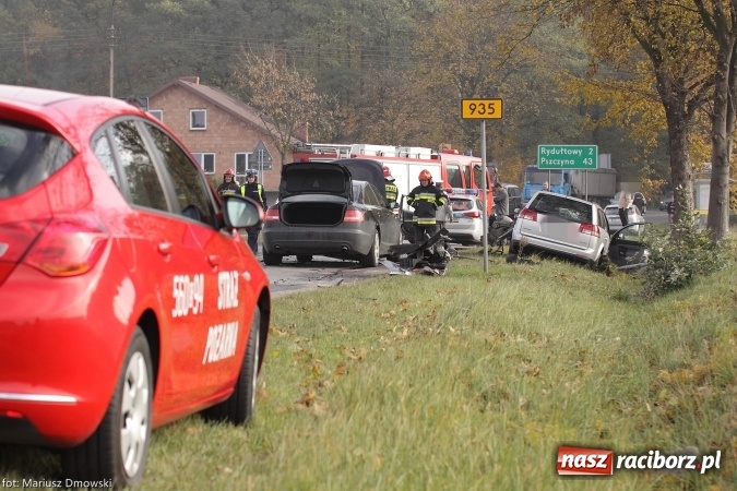 Zdjęcie w galerii na portalu naszraciborz.pl: Groźne zderzenie dwóch samochodów w Rzuchowie wiadomości z regionu