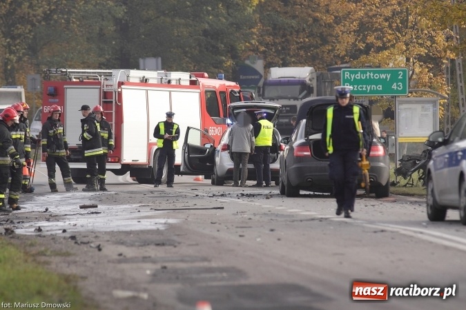 Zdjęcie w galerii na portalu naszraciborz.pl: Groźne zderzenie dwóch samochodów w Rzuchowie wiadomości z regionu