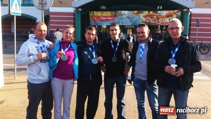 Zdjęcie w galerii na portalu naszraciborz.pl: Kr&oacute;lewski start raciborskiej grupy biegaczy wiadomości z regionu