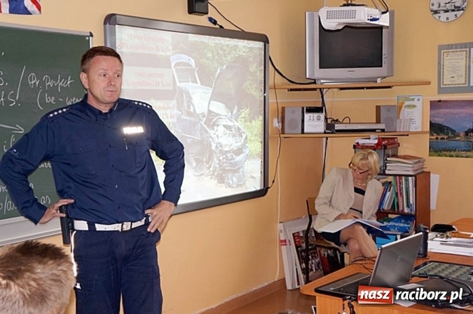 Zdjęcie w galerii na portalu naszraciborz.pl: Raciborscy policjanci na spotkaniu z młodzieżą  wiadomości z regionu