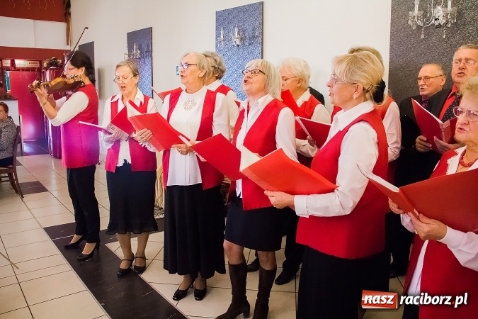 Zdjęcie w galerii na portalu naszraciborz.pl: Seniorzy świętowali dziś w Raciborskiej wiadomości z regionu