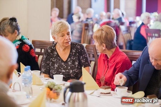 Zdjęcie w galerii na portalu naszraciborz.pl: Seniorzy świętowali dziś w Raciborskiej wiadomości z regionu