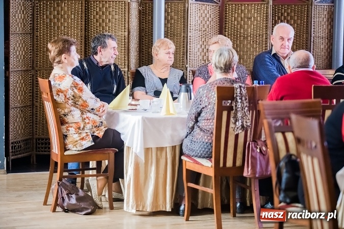 Zdjęcie w galerii na portalu naszraciborz.pl: Seniorzy świętowali dziś w Raciborskiej wiadomości z regionu