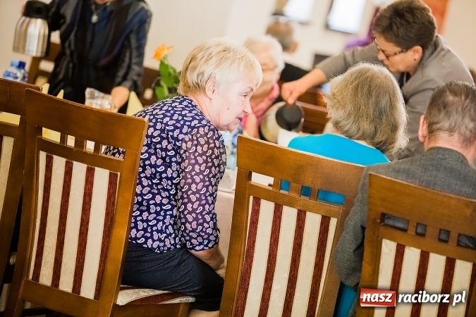 Zdjęcie w galerii na portalu naszraciborz.pl: Seniorzy świętowali dziś w Raciborskiej wiadomości z regionu