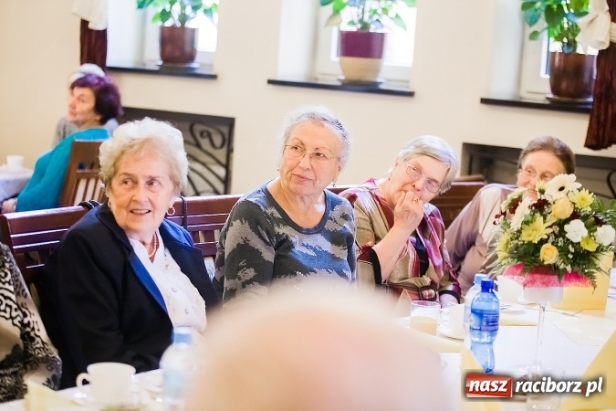 Zdjęcie w galerii na portalu naszraciborz.pl: Seniorzy świętowali dziś w Raciborskiej wiadomości z regionu
