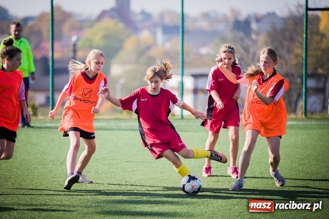 Zdjęcie w galerii na portalu naszraciborz.pl: Dziewczęta rywalizowały na orliku w Pietrowicach Wielkich wiadomości z regionu
