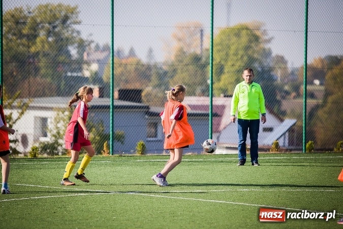 Zdjęcie w galerii na portalu naszraciborz.pl: Dziewczęta rywalizowały na orliku w Pietrowicach Wielkich wiadomości z regionu
