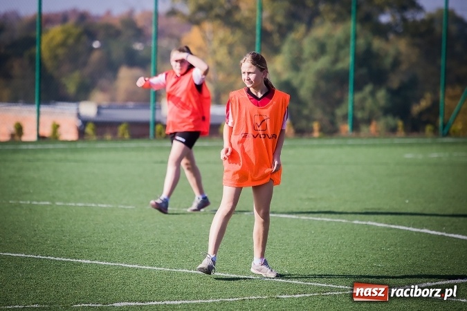 Zdjęcie w galerii na portalu naszraciborz.pl: Dziewczęta rywalizowały na orliku w Pietrowicach Wielkich wiadomości z regionu