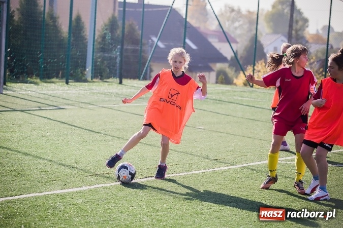 Zdjęcie w galerii na portalu naszraciborz.pl: Dziewczęta rywalizowały na orliku w Pietrowicach Wielkich wiadomości z regionu